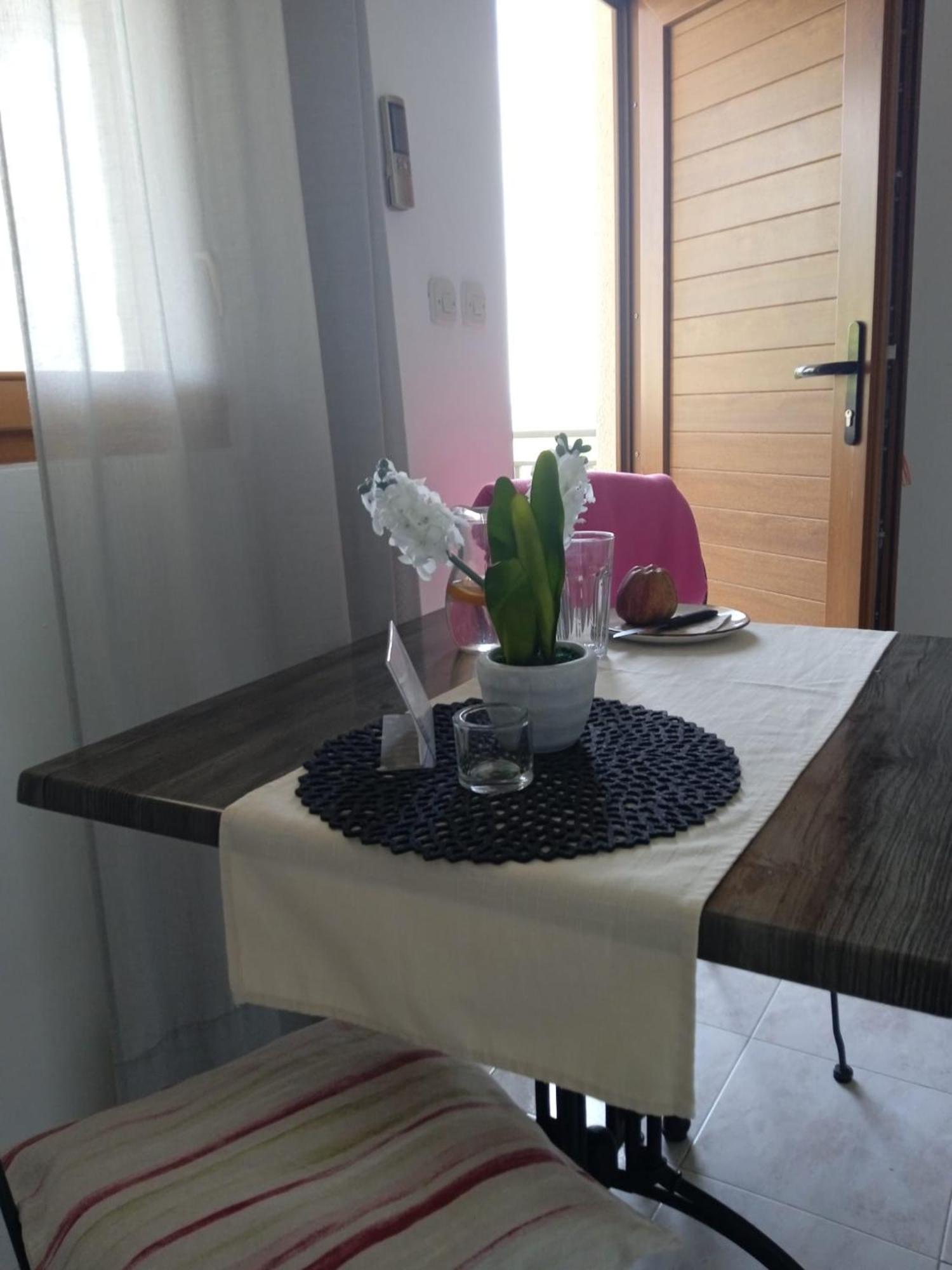 Apartmani Nila Sveta Nedelja  Exterior foto
